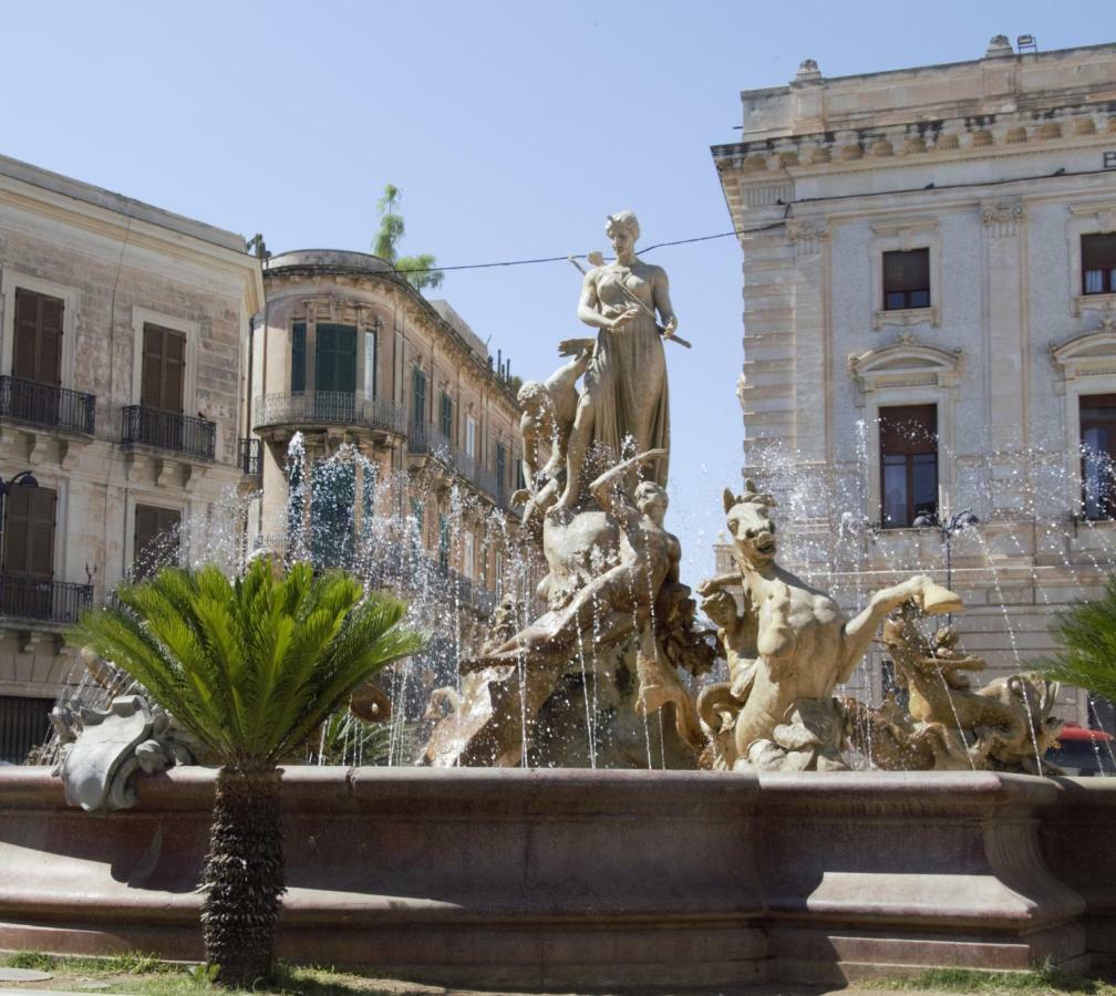 Casa Nagale- Una Suite Di Charme Nel Cuore Di Ortigia A 50 Mt Dal Mare Syracuse Екстер'єр фото